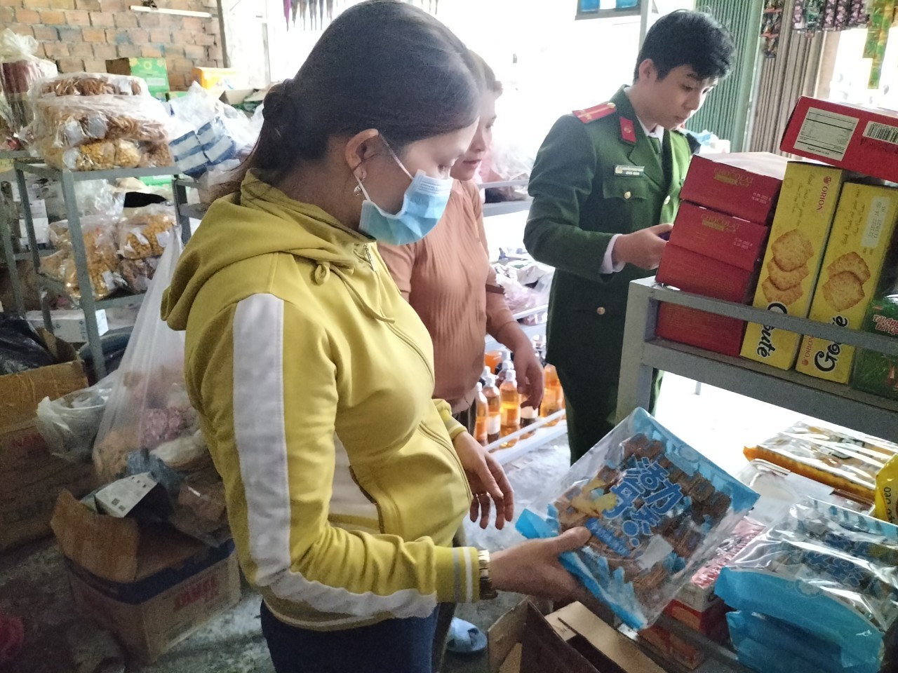 xã Sơn Dung kiểm tra vệ sinh an toàn thực phẩm trong Tết Nguyên đán Qúy Mão năm 2023