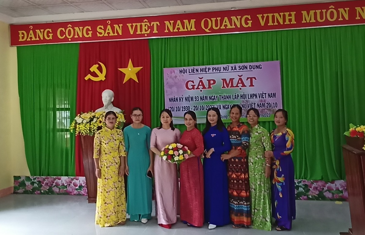 Hội LHPN xã Sơn Dung tổ chức buổi gặp mặt Kỷ niệm 93 năm ngày thành lập Hội Liên hiệp Phụ nữ Việt Nam (20/10/1930-20/10/2023) và Ngày Phụ nữ Việt Nam (20/10/2011 - 20/10/2023)